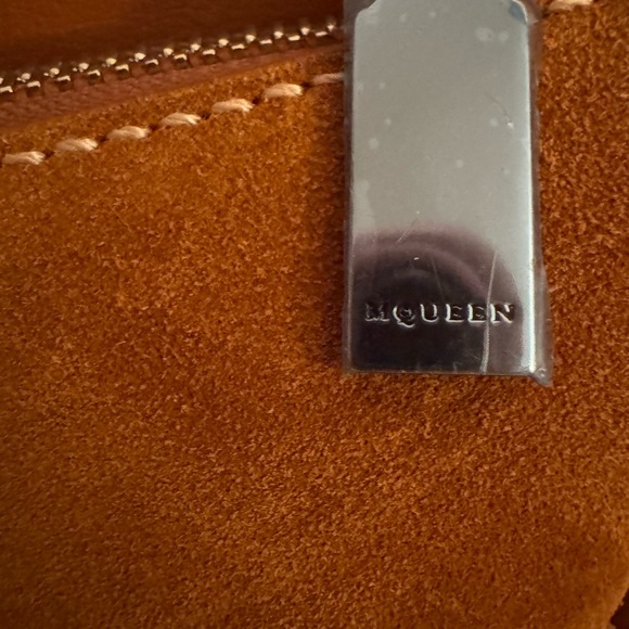 Alexander MQueen T-Bar Sling Bag in Tan suede - Picture 10 of 15